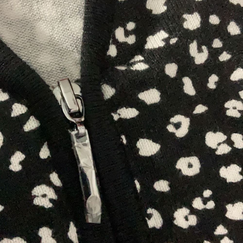 White House Black Market V neck Zip front Light Cardigan Sweater long sleeve  Lg - Picture 5 of 5